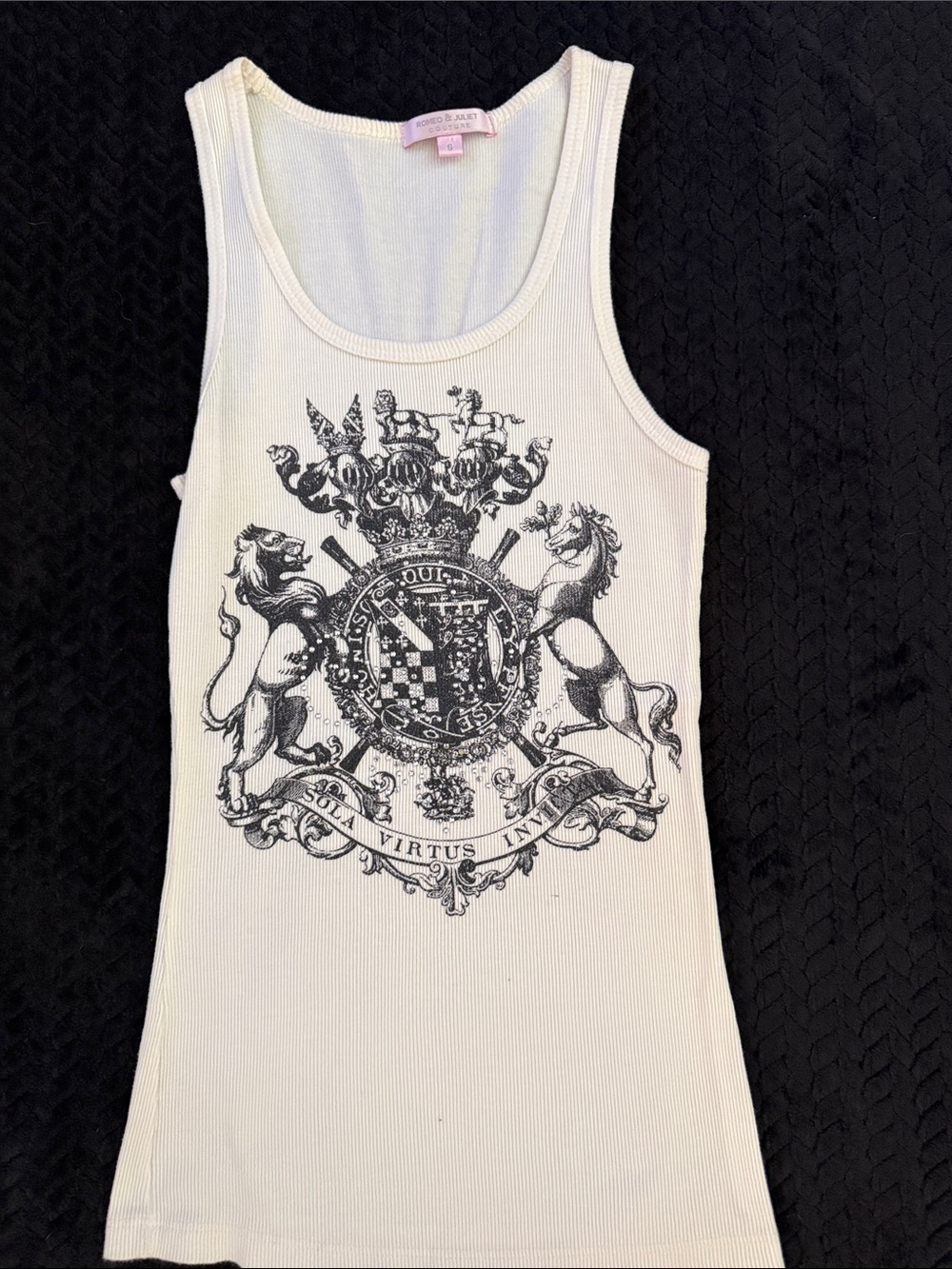 Romeo & Juliet Couture Cream Ribbed Crest Tank Top with Black Print